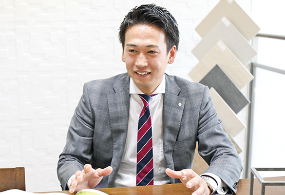 住宅づくりはお客様の一生に携わる大きな仕事。仕事を通して自分の成長にも繋がる。 住宅づくりはお客様の一生に携わる大きな仕事。仕事を通して自分の成長にも繋がる。
